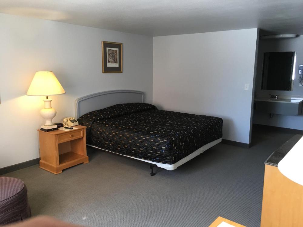 Queen Room interior